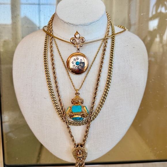 Vintage Jewelry - 14 and 18 karat vintage chains and pendants